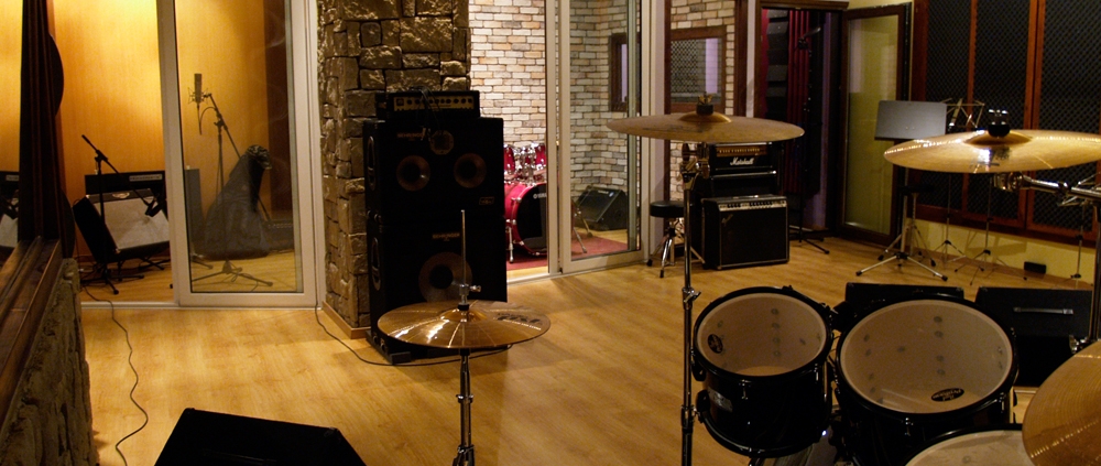 Various percussions (Udu Djempe Cajon etc) | Studio Recording Mastering Music Productions. Cue Studio Records is a modern and well-equipped recording and mastering studio in Thessaloniki.